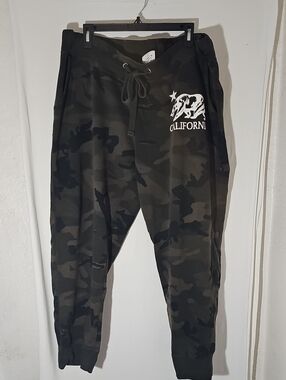 Reflex Men's Black & Green Camo Jogger Sweatpants